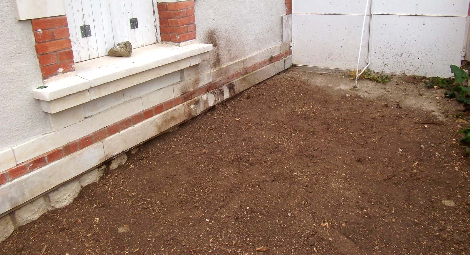 Jardin aménagé après rognage de souche à Saintes